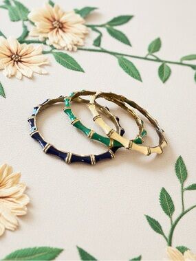 Stella and Dot Vintage Gold Toned Bamboo-Style Enamel Bangle Set